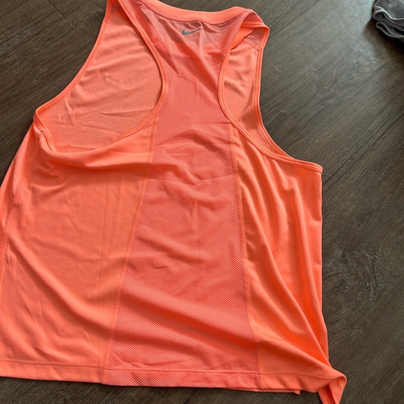 EUC Nike WOMAn’s Coral Swim Tank - Picture 2 of 2